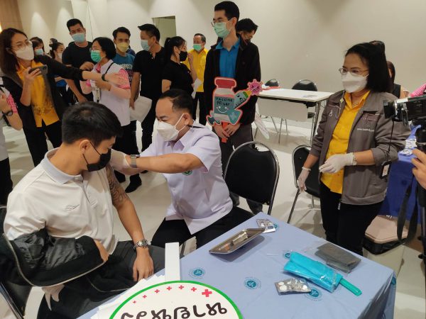 โรงพยาบาลมุกดาหารฉีดวัคซีนป้องกันโควิด-19 เข็มกระตุ้น