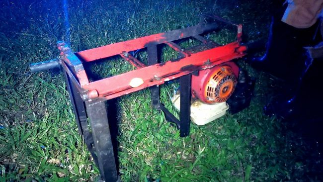 ผงะขนลุก…!! พบศพ ถูกฆ่าใช้เครื่องสูบน้ำ ถ่วงน้ำในสระ ตำรวจเร่งตรวจสอบ