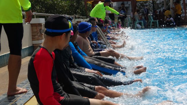 เทศบาลเมืองน่าน จัดโครงการฝึกอบรมทักษะว่ายน้ำและความปลอดภัยทางน้ำ แก่เด็กและเยาวชน