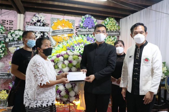 ผู้ว่าราชการจังหวัดน่าน ร่วมพิธีบำเพ็ญกุศลศพ นายศรีวรรณ มิระยศ ผู้เสียชีวิตจากการเข้าช่วยดับไฟป่า สั่งดำเนินคดีโดยเด็ดขาดกับผู้ที่จุดไฟเผาป่า ซึ่งถือเป็นฆาตกร