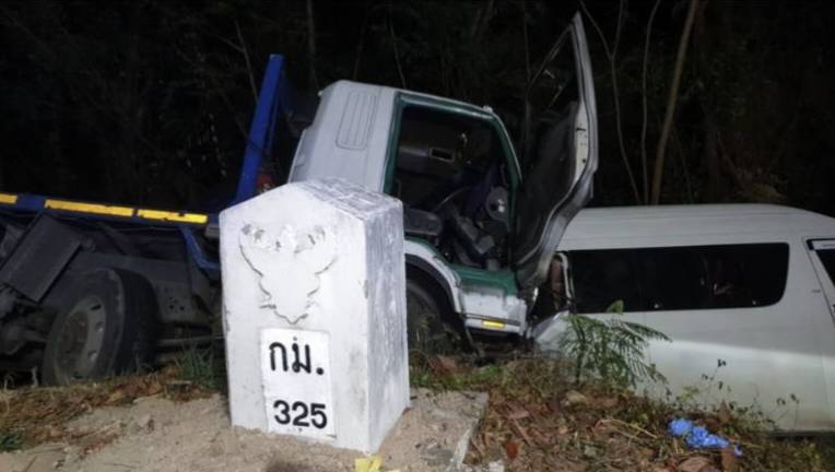 นักเคลื่อนไหวชื่อดังภาคใต้ร้องสื่อ…!! คดีรถ 10 ล้อพ่วง ชนรถตู้บาดเจ็บหลายราย ผ่านไปเกือบ 2 เดือน คดีไม่คืบ