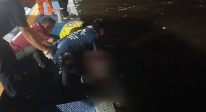 สลด…พบหนุ่มเป็นศพลอยน้ำเจ้าพระยา มีบาดแผลแตกบริเวณคิ้วขวา