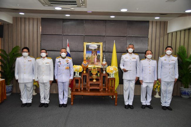 พระบาทสมเด็จพระเจ้าอยู่หัว และสมเด็จพระนางเจ้า ฯ พระบรมราชินี พระราชทานพระราชทรัพย์  ส่วนพระองค์ เพื่อจัดหาอุปกรณ์ทางการสัตวแพทย์พระราชทานแก่คณะสัตวแพทยศาสตร์ เพื่อใช้งาน ณ โรงพยาบาลสัตว์ มหาวิทยาลัยเกษตรศาสตร์ ทั้ง 5 แห่ง