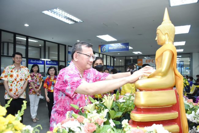 คณะผู้บริหาร บุคลากรโรงพยาบาลเจริญกรุงประชารักษ์  ร่วมสรงน้ำพระพุทธรูป  เนื่องในเทศกาลสงกรานต์ พ.ศ. 2566 