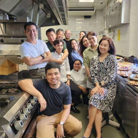 นศ.ป.โท วิทยาลัยดุสิตธานี เปิดประสบการณ์ความอร่อยจากการเรียนรู้ประสบการณ์จริง กับ Chef’s Table สร้างสรรค์ปั้นเมนู ยกระดับวัตถุดิบท้องถิ่น โดยเซเลบริตี้เชฟ และเชฟรุ่นใหม่ไฟแรง ในงาน ‘เมืองสมุทร. สุดปราการ’