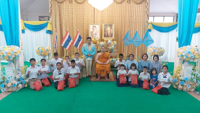 วัดทรงเสวย จัดพิธีเจริญพระพุทธมนต์เฉลิมพระเกียรติ ถวายพระพรชัยมงคลแด่ สมเด็จพระนางเจ้าสิริกิติ์ พระบรมราชินีนาถ พระบรมราชชนนีพันปีหลวง เนื่องในโอกาสวันคล้ายวันเฉลิมพระชนมพรรษา