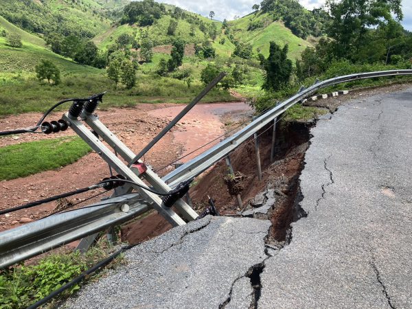 แขวงทางหลวงน่านที่ 2 แจ้งเตือนสถานะการณ์ฉุกเฉินเหตุการณ์คันทาง Slide