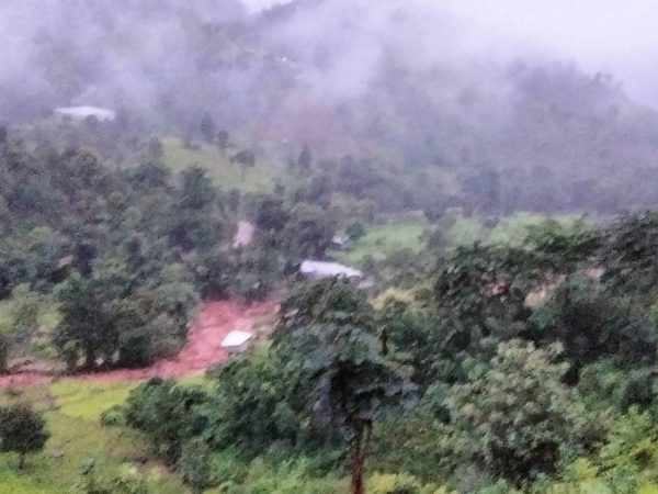 ฝนตกหนักสะพานขาดนักท่องเที่ยว ติดอยูในหมู่บ้าน 6 หมู่ถูกตัดขาด