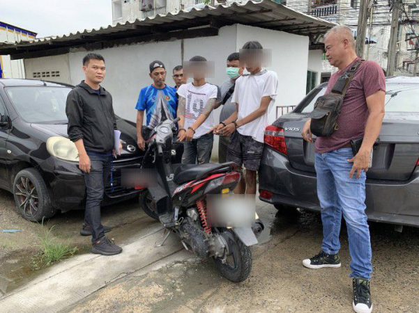 ตำรวจ สน.เพชรเกษม จับหัวขโมย ลักฝาท่อขายแลกยา