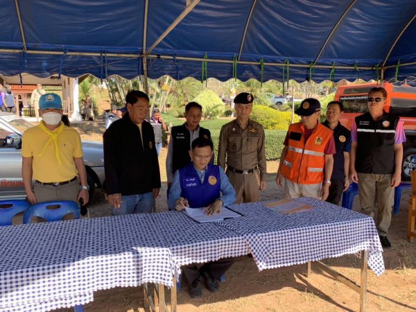 ตร.สภ.บ้านแยง ร่วมกับฝ่ายปกครองอำเภอนครไทย ปล่อยแถวเปิดโครงการป้องกันและลดอุบัติเหตุทางถนนในช่วงเทศกาลปีใหม่ 2567