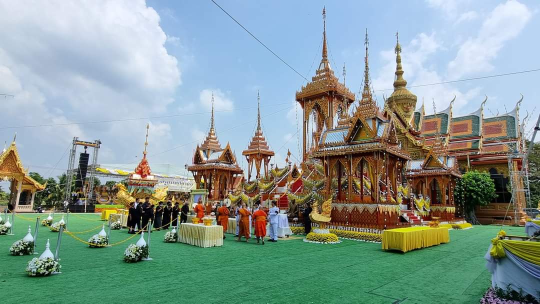 พิธีพระราชทานเพลิงศพ พระครูนนทสีลวิมล (หลวงพ่อถมยา เขมทตฺโต) อดีตเจ้าอาวาสวัดยอดพระพิมล โดยมี ศิษยานุศิษย์และผู้เคารพศรัทธา ร่วมไว้ความอาลัย