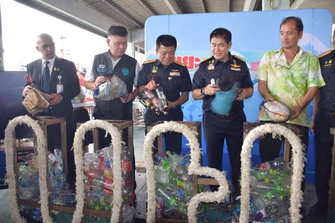 กรมประมง…นำร่องผลิตเสื้อจากขยะทะเลแปรรูป ต่อยอดโครงการ “ขยะคืนฝั่ง ทะเลสวยด้วยมือเรา”      ร่วมกับประมงพาณิชย์ แก้วิกฤตขยะล้นทะเล