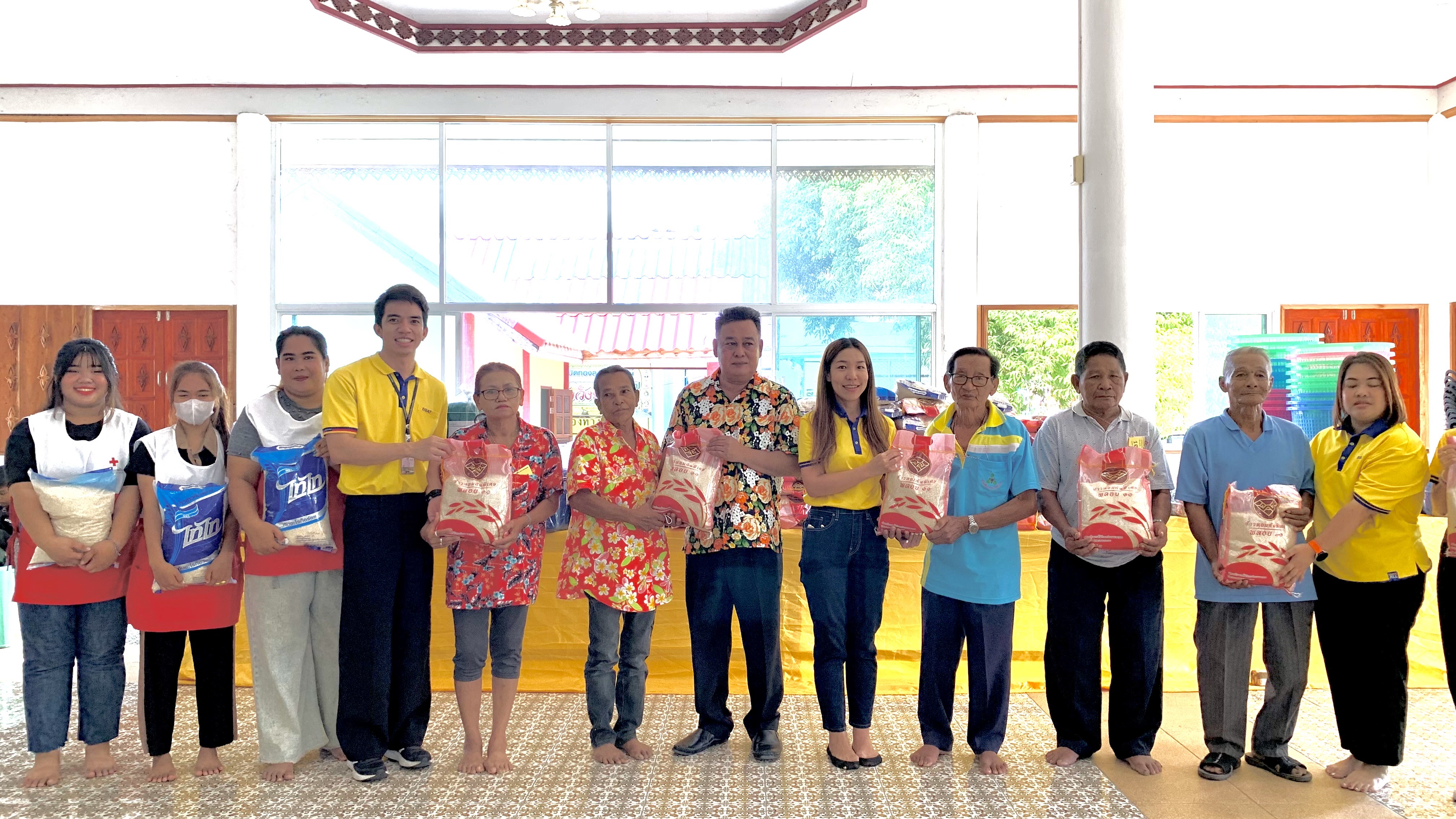 อบต.อ่างทอง จัดกิจกรรม สืบสานงานประเพณีสงกรานต์ และวันผู้สูงอายุประจำปี 2567