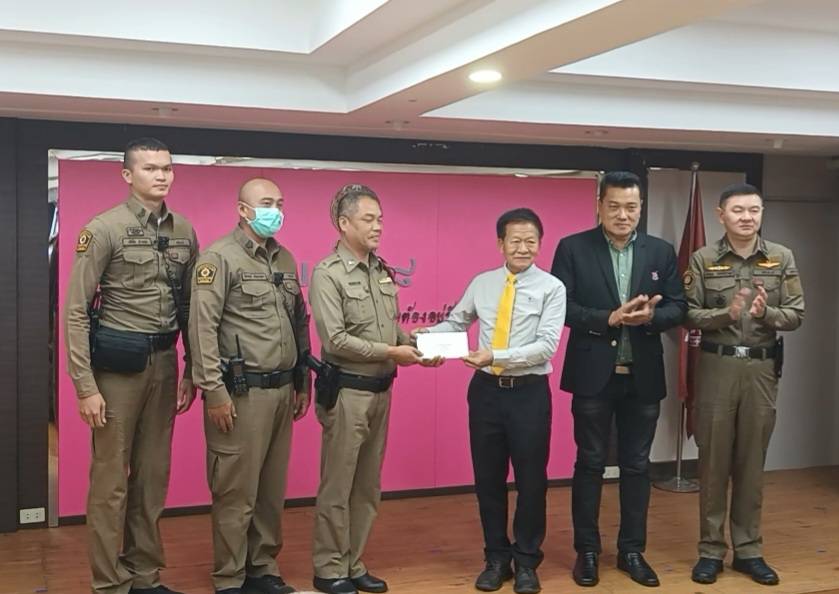 ผบก.น.8 มอบรางวัลชมเชย ให้กับเจ้าหน้าที่ตำรวจ ที่มีผลการปฏิบัติหน้าที่ดีเด่น ในรอบเดือน มี.ค. – เม.ย. 67