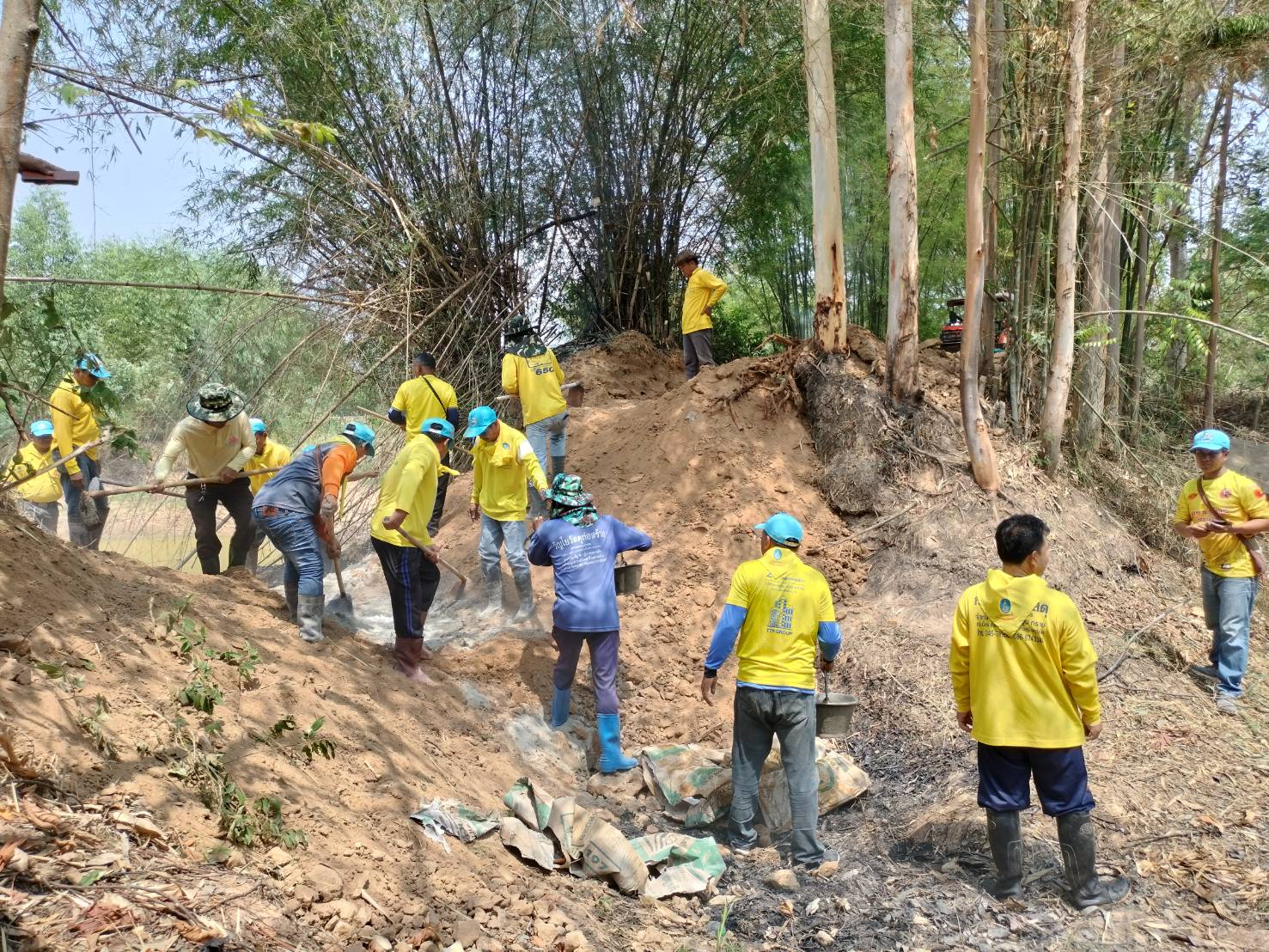 จังหวัดขอนแก่น บูรณาการเครือข่ายขับเคลื่อนกิจกรรมจิตอาสาทำฝายแกนดินซีเมนต์ พื้นที่อำเภอกระนวน แห่งที่ 15 