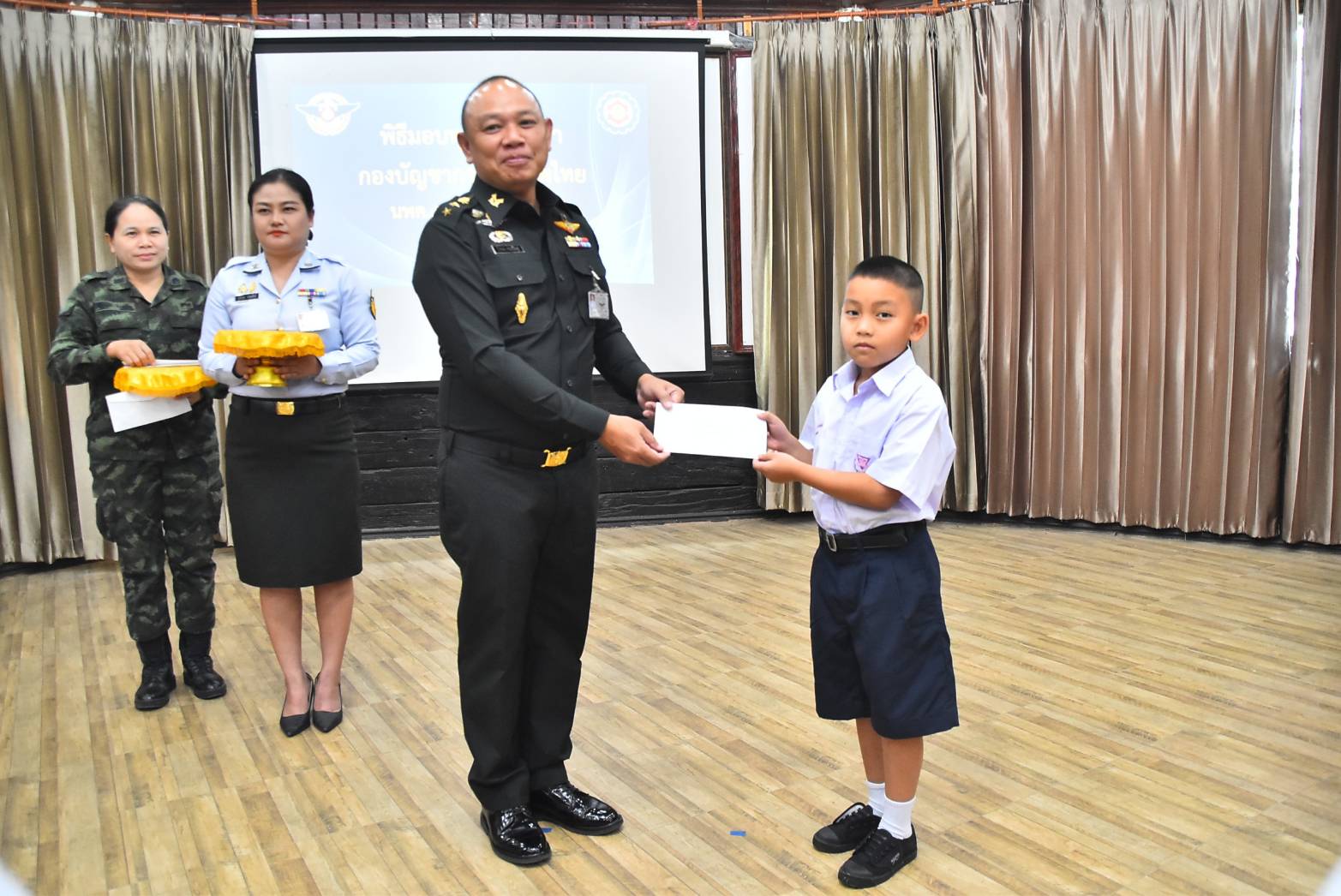 ผบ.นพค.53 มอบทุนการศึกษาแก่บุตรธิดาทหารในสังกัด แบ่งเบาภาระค่าใช้จ่ายสร้างขวัญกำลังใจกำลังพล