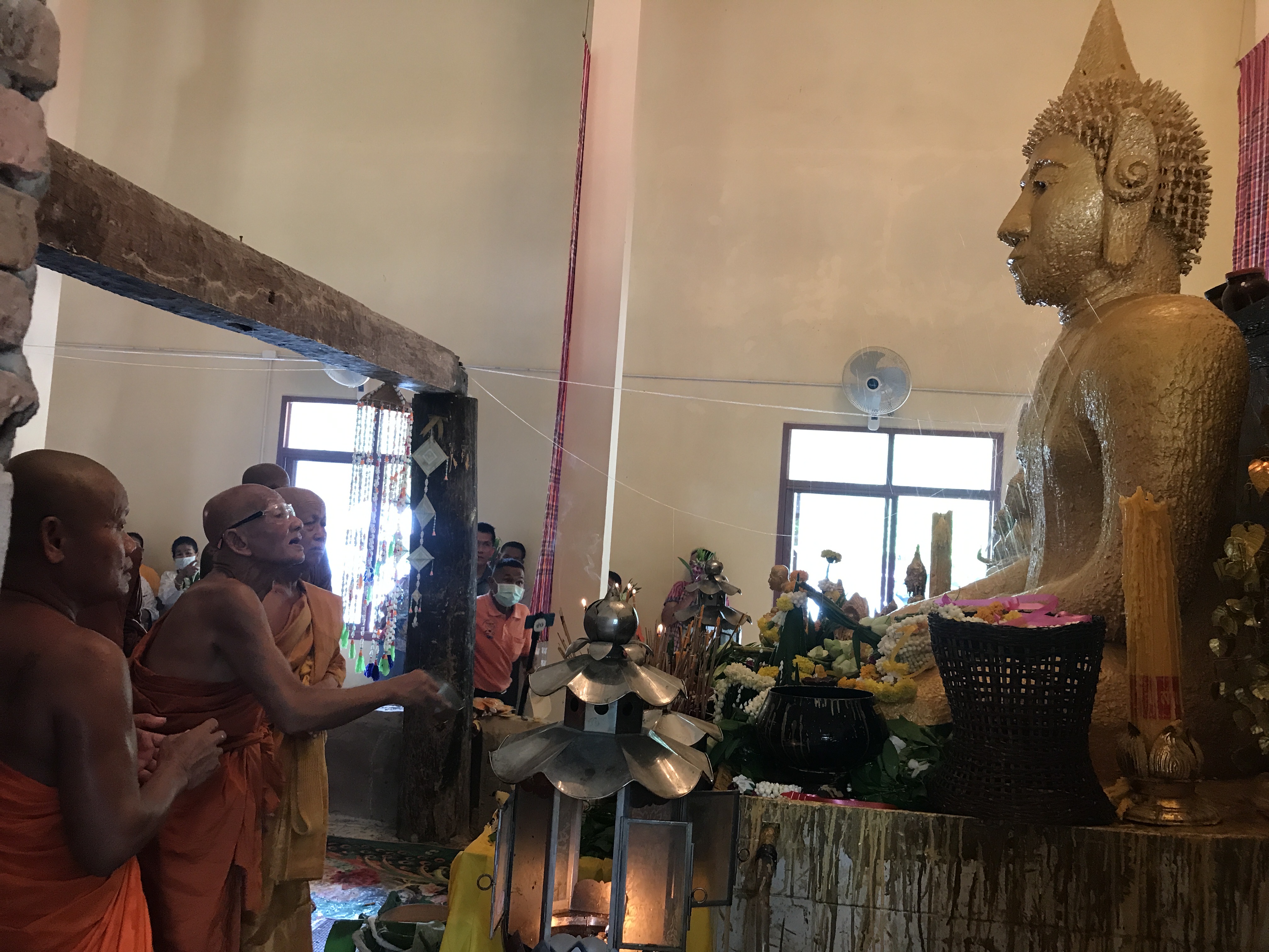 อำเภอจังหาร จัดงานประเพณีบุญสรงกู่ วัดกู่เก่า บ้านงิ้วงาม สักการะ ขอขมา บูชาพระภูมิ สืบสานตำนานสรงกู่ชาวอำเภอจังหาร