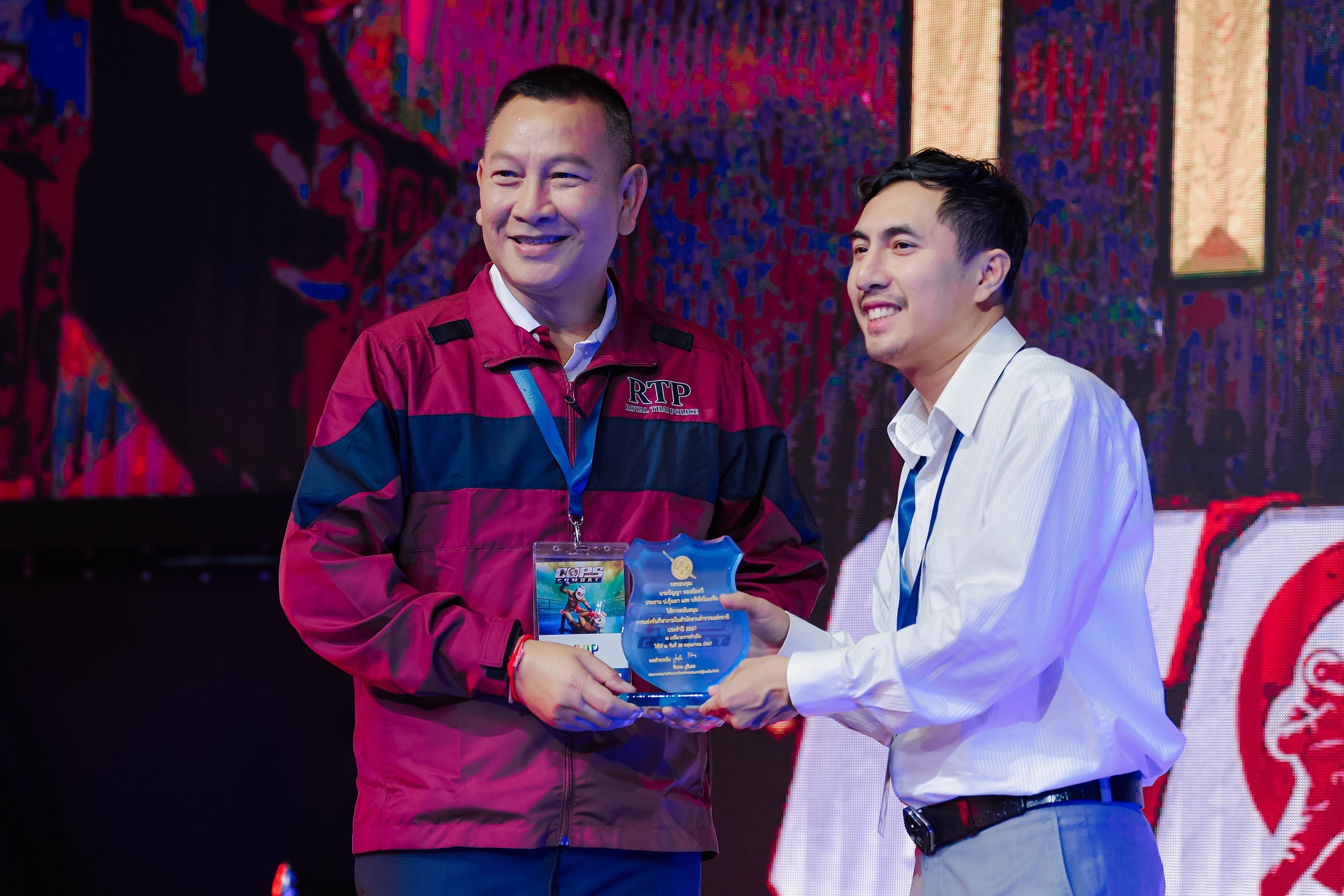 ทบทวนทักษะต่อสู้! ตร.ต่อยกันเองบนเวที “Cops Combat”