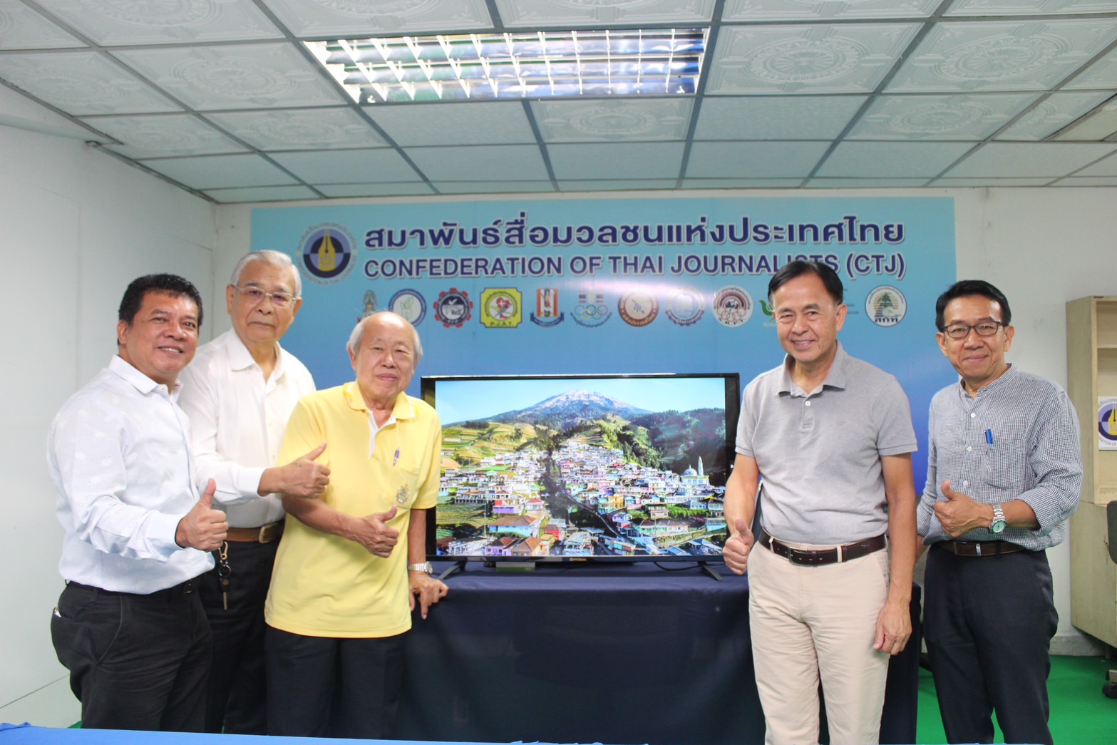 คณะกรรมการตัดสิน “ภาพข่าวอาเซียน” เลือกภาพถ่ายผลงานยอดเยี่ยมสื่อมวลชนจากอาเซียน 37 ภาพ จาก 7 ประเทศเข้ารอบสุดท้าย พร้อมตัดสิน 5 ภาพยอดเยี่ยมรอประกาศเป็นทางการในวันที่ 24 มิถุนายน 2567