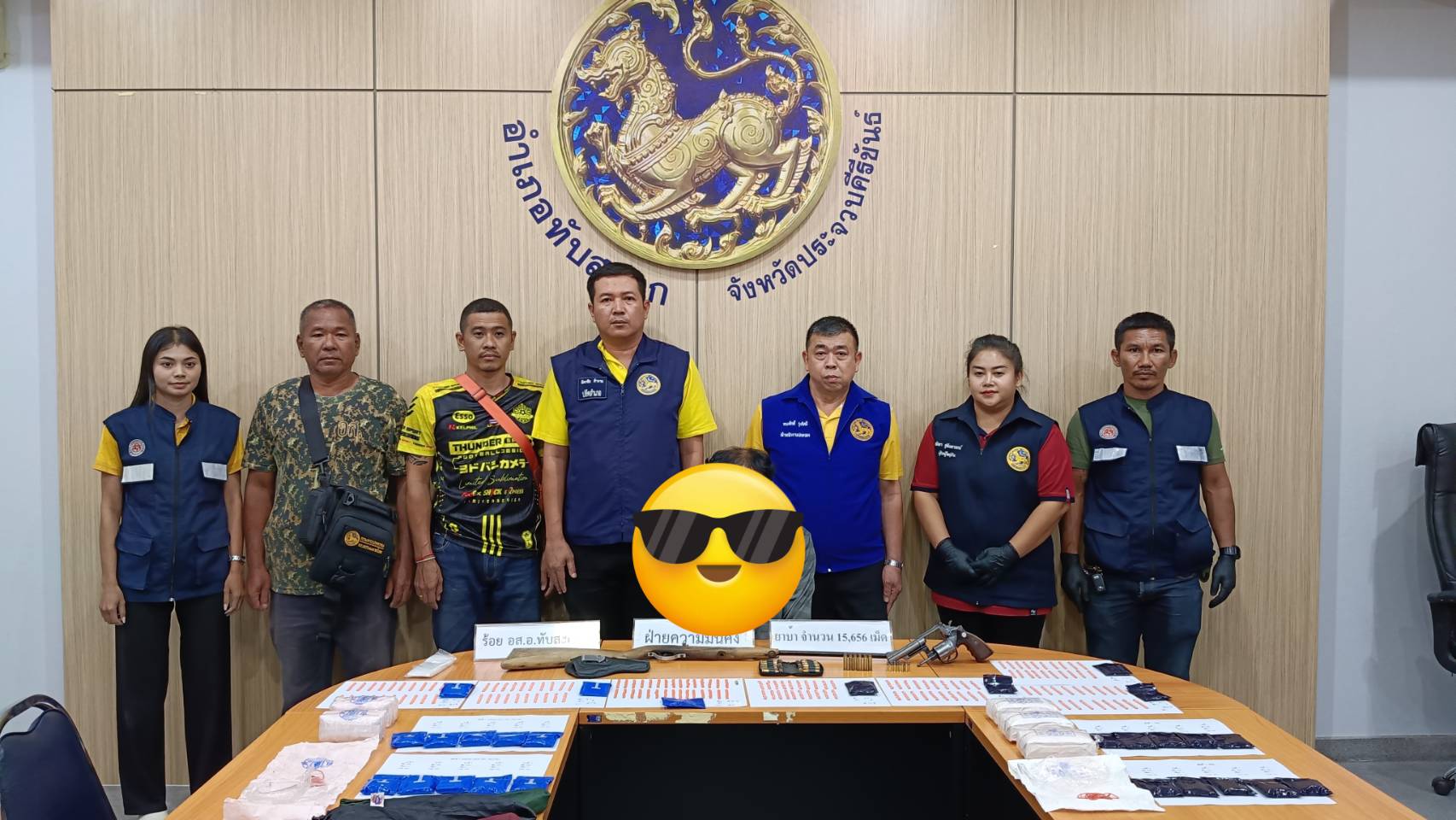 ฝ่ายปกครองอำเภอทับสะแกตาไว จับยาบ้ากว่า 15.656 เม็ด อาวุธปืนเถื่อน 2 กระบอกขณะพ่อค้ายืนสะพานเป้บรรจุยา เตรียมส่งลูกค้า
