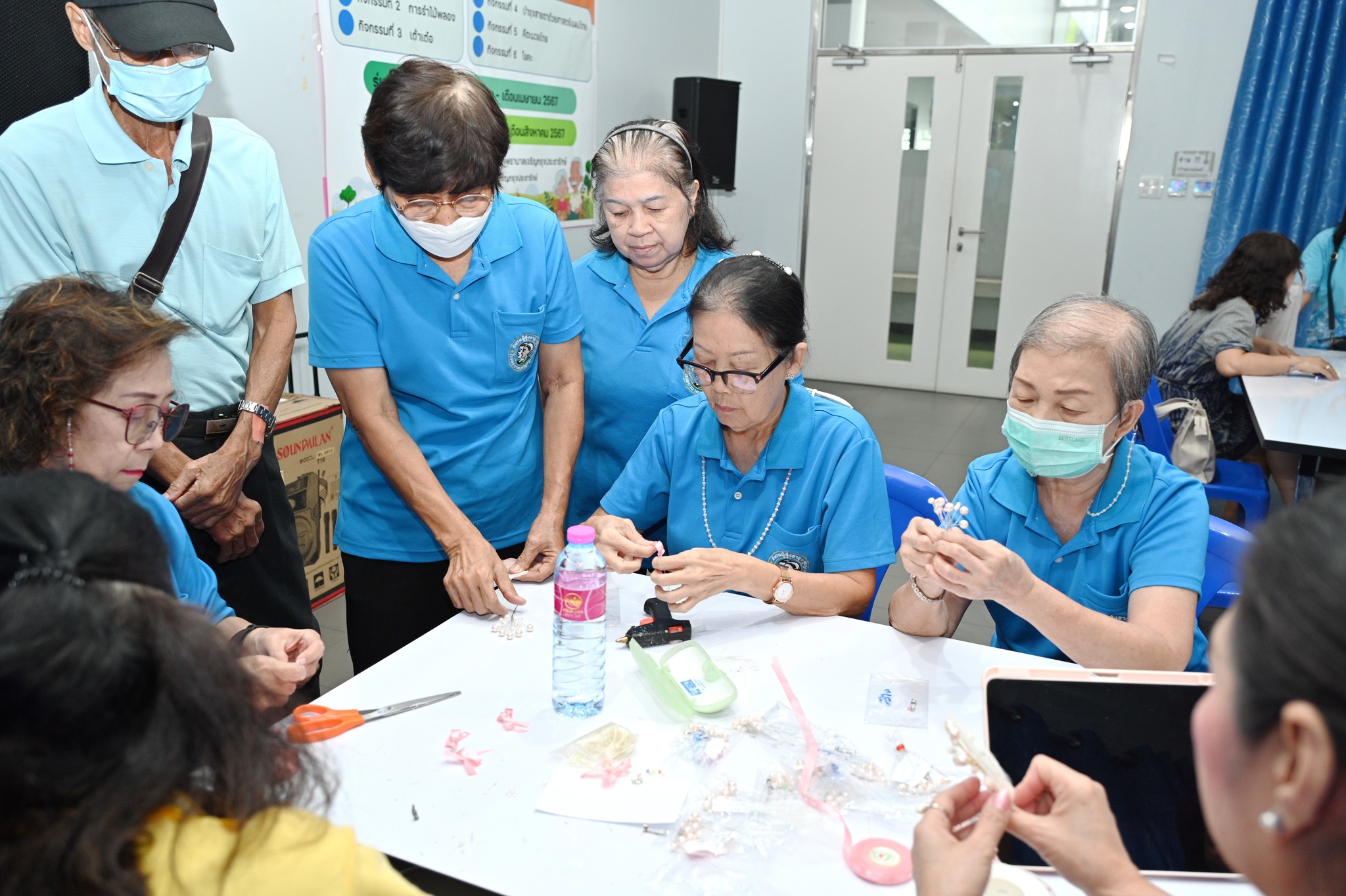 กิจกรรมฝึกอาชีพสมาชิกชมรมผู้สูงอายุโรงพยาบาลเจริญกรุงประชารักษ์