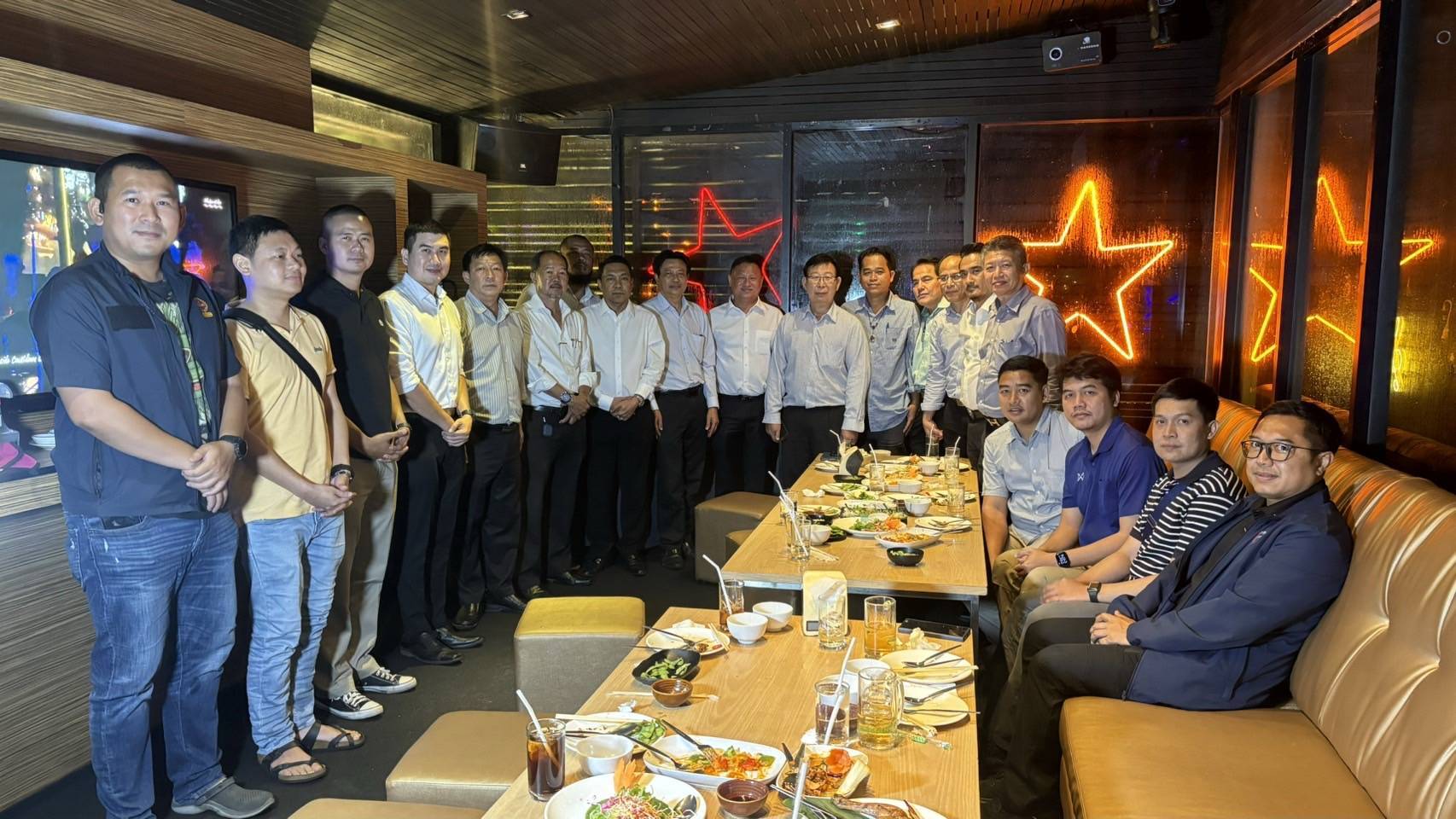 พบปะสังสรรค์ และพูดคุยหารือเรื่องข้อกฎหมาย 