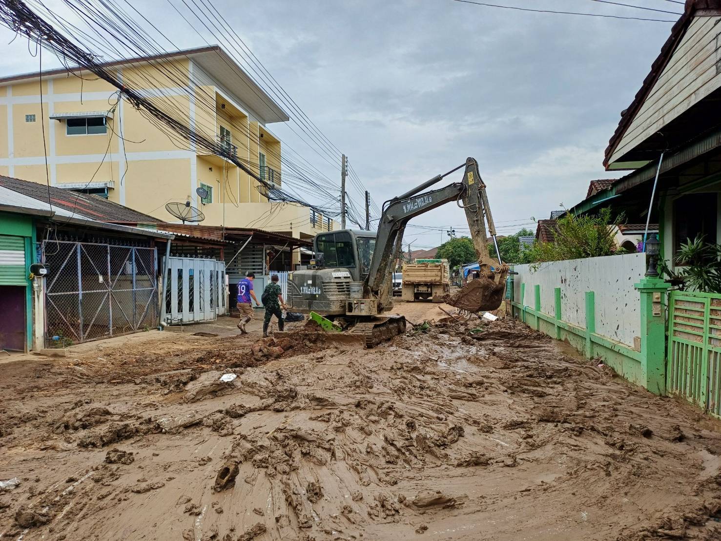กองทัพภาคที่ 3 ฟื้นฟูเหตุอุทกภัยในพื้นที่ อำเภอแม่สาย จังหวัดเชียงราย
