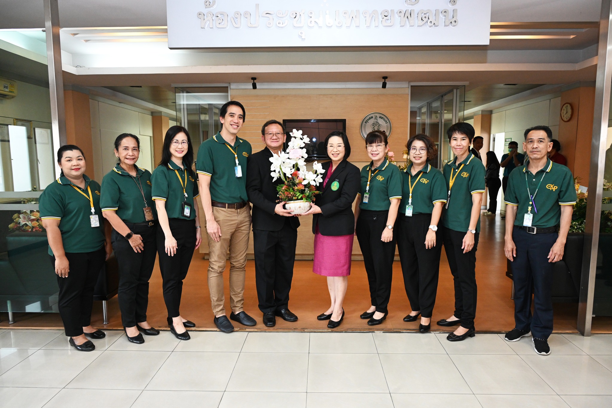 คณะผู้บริหารโรงพยาบาลเจริญกรุงประชารักษ์เข้าร่วมแสดงความยินดี ณ สำนักการแพทย์กรุงเทพมหานคร