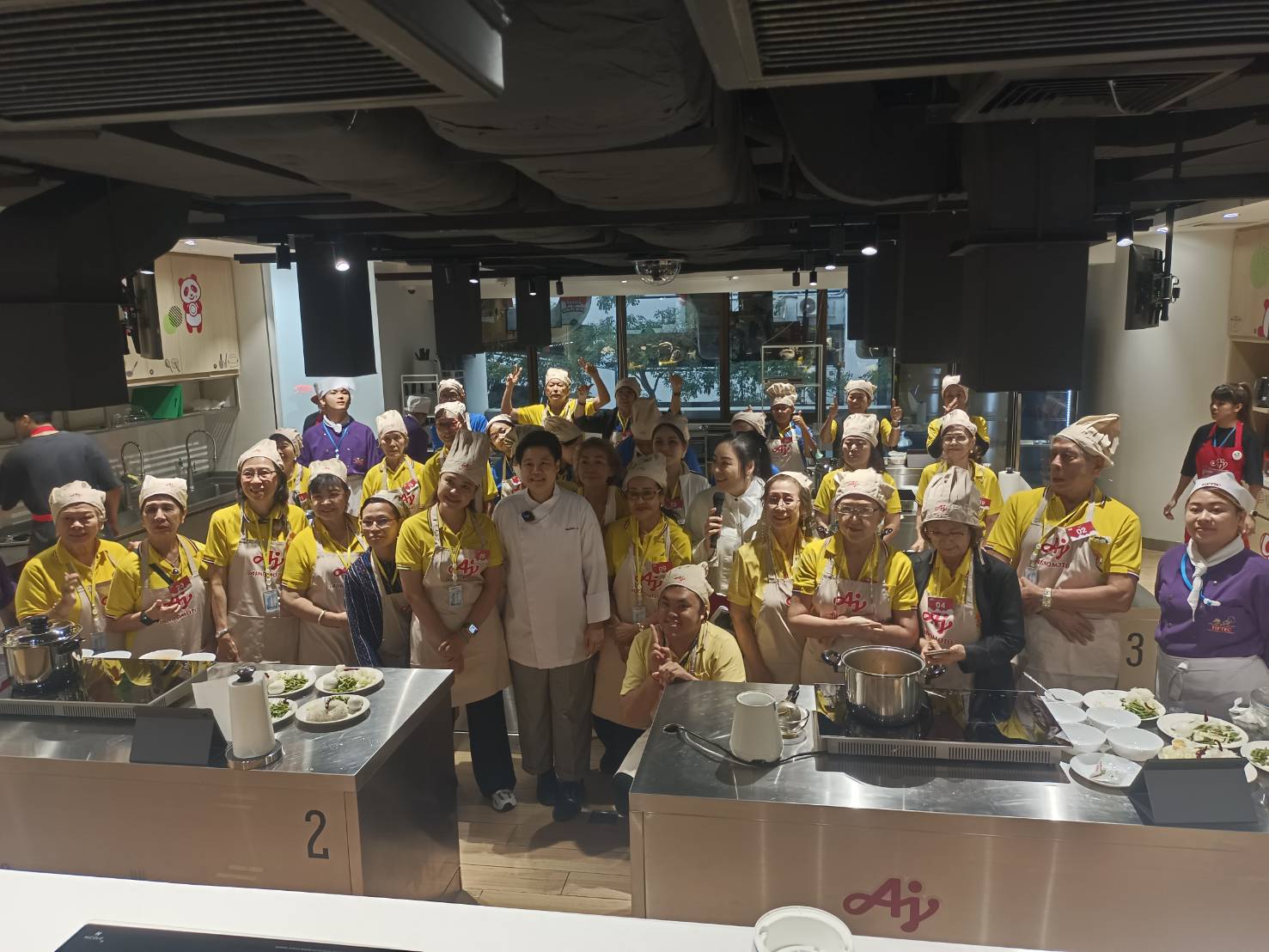 กลุ่มประชาสัมพันธ์ ฝ่ายบริหารงานทั่วไป ฝ่ายโภชนาการ และจิตอาสา Yellow Birds โรงพยาบาลเจริญกรุงประชารักษ์ เข้าร่วมโครงการ “Delicious Salt Reduction with Umami: “ลดโซเดียมแต่ไม่ลดความอร่อย”