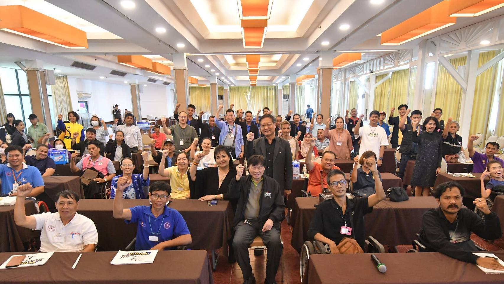 เหยื่อเมาแล้วขับยิ้ม ได้เงินหมื่น ชวนซื้อพรบ.-ช่วยน้ำท่วม วอนคนไทยอย่าซื้อเหล้า–เบียร์