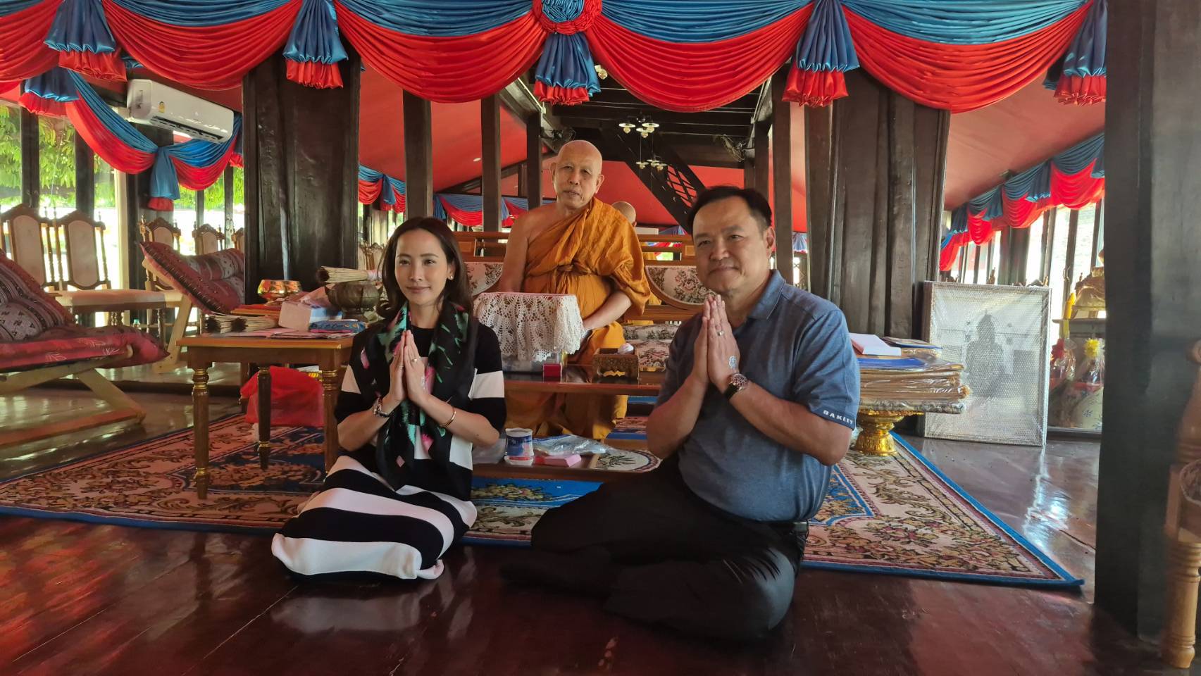 รองนายกฯ อนุทิน  ขับบินเครื่องส่วนตัว ให้หลวงพ่อสำลีเจิมมือเสริมบารมีช่วงปีใหม่