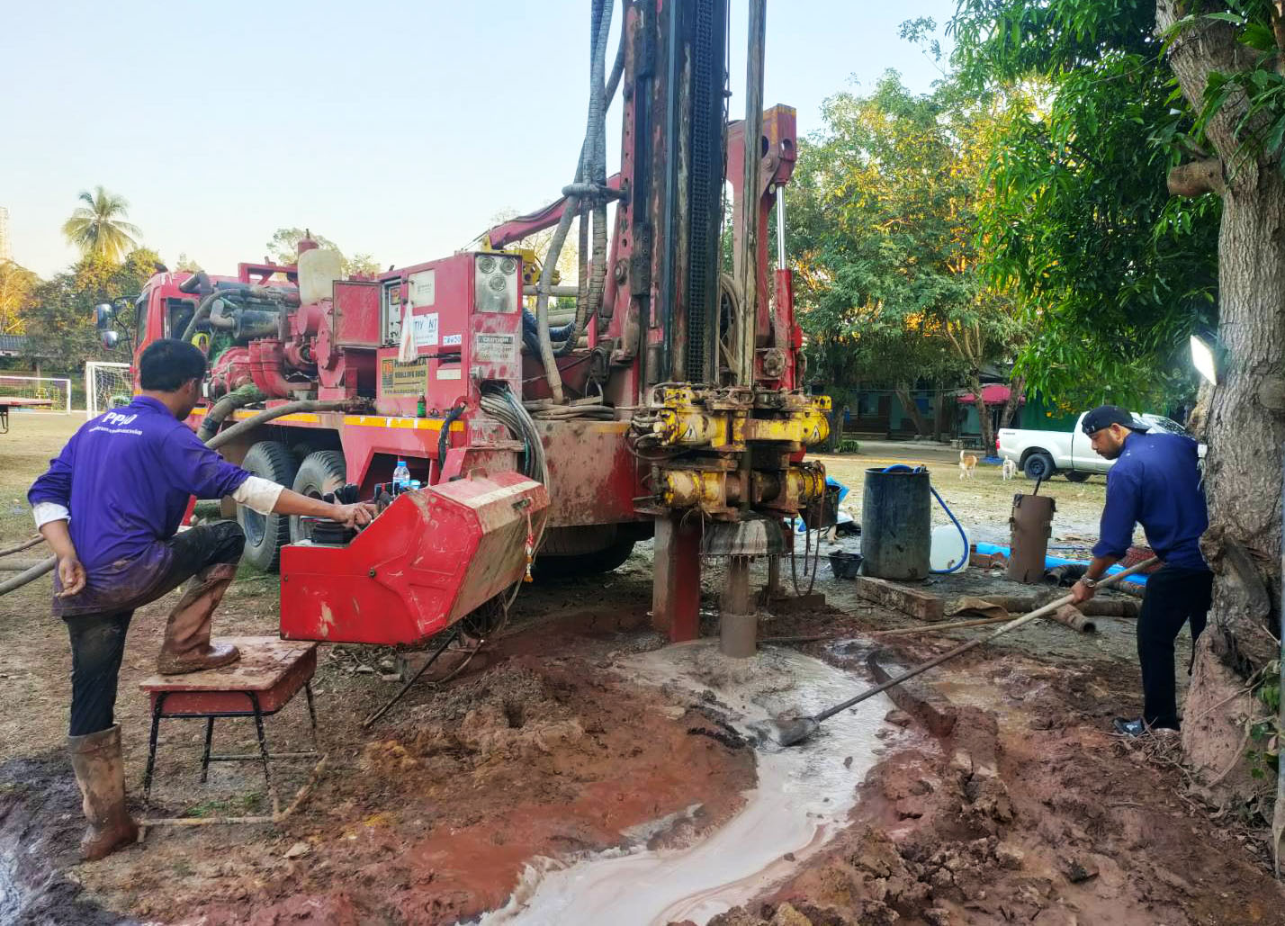  อบจ.พิษณุโลก ส่งเจ้าหน้าที่ช่วยขุดเจาะบ่อบาดาลบรรเทาความเดือดร้อนให้ครู นักเรียน และบุคลากรโรงเรียนวัดน้ำคบ ต.บ้านยาง อ.วัดโบสถ์