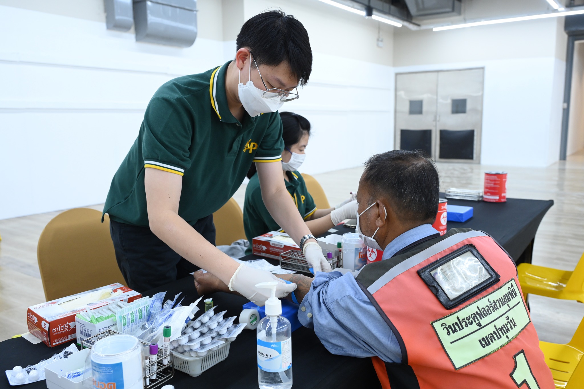 คาราวานตรวจสุขภาพฟรี ผู้ประกอบอาชีพขับรถจักรยานยนต์