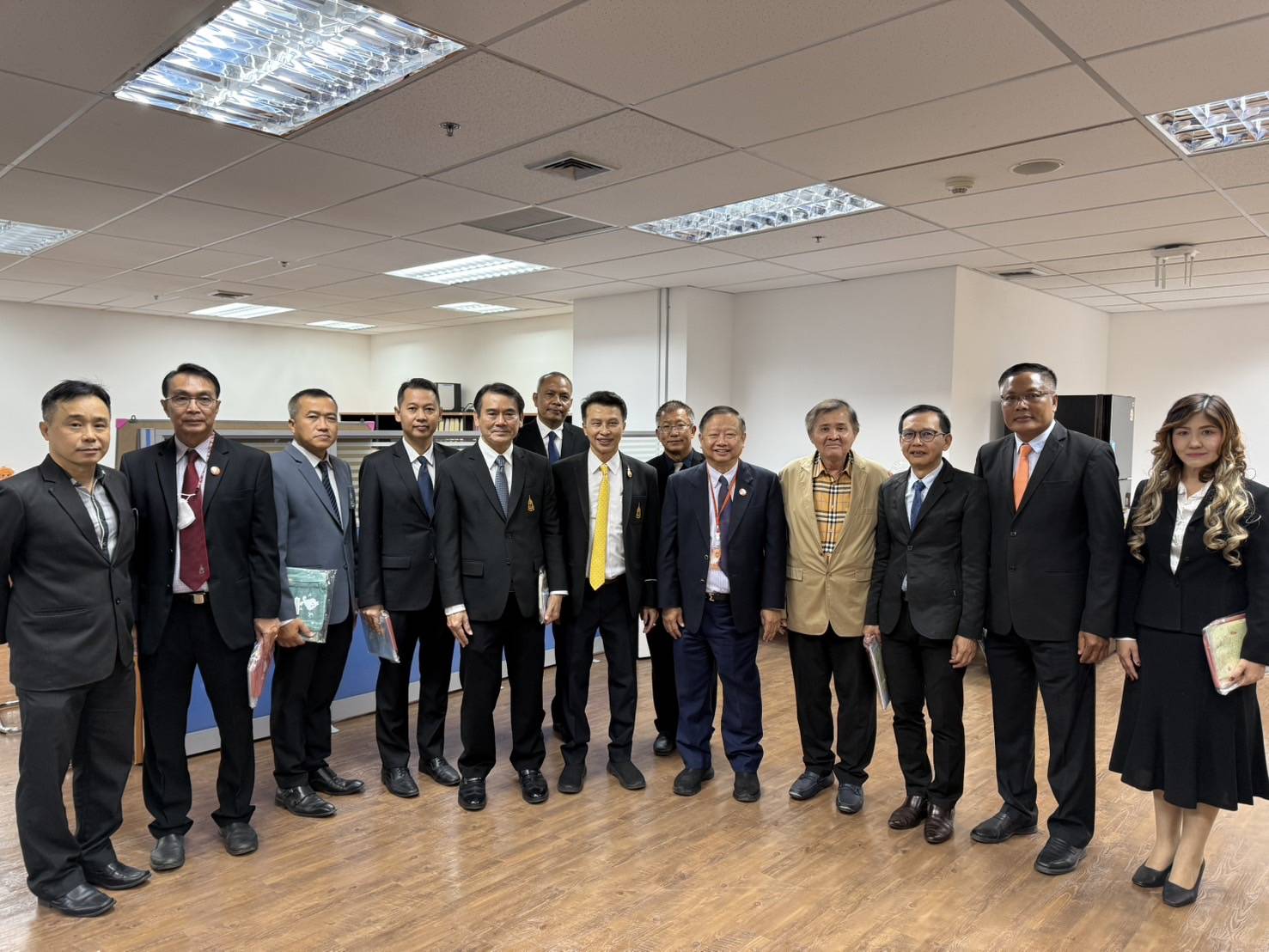 ดร.อดิศร ไชยคุปต์ รองอัยการสูงสุด และ กรรมการอัยการ (กอ) ต้อนรับคณะเข้าอวยพรปีใหม่ 2568