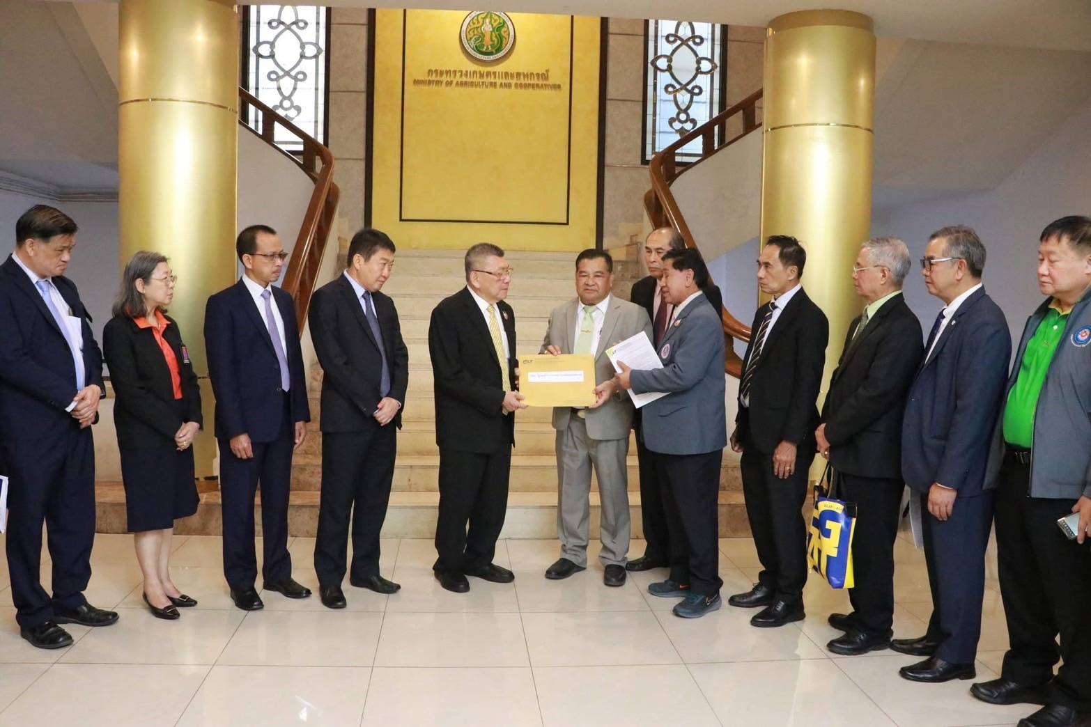 ขบวนการสหกรณ์ ยื่นหนังสือค้านกฎกระทรวงการฝากเงินและการลงทุนฯ