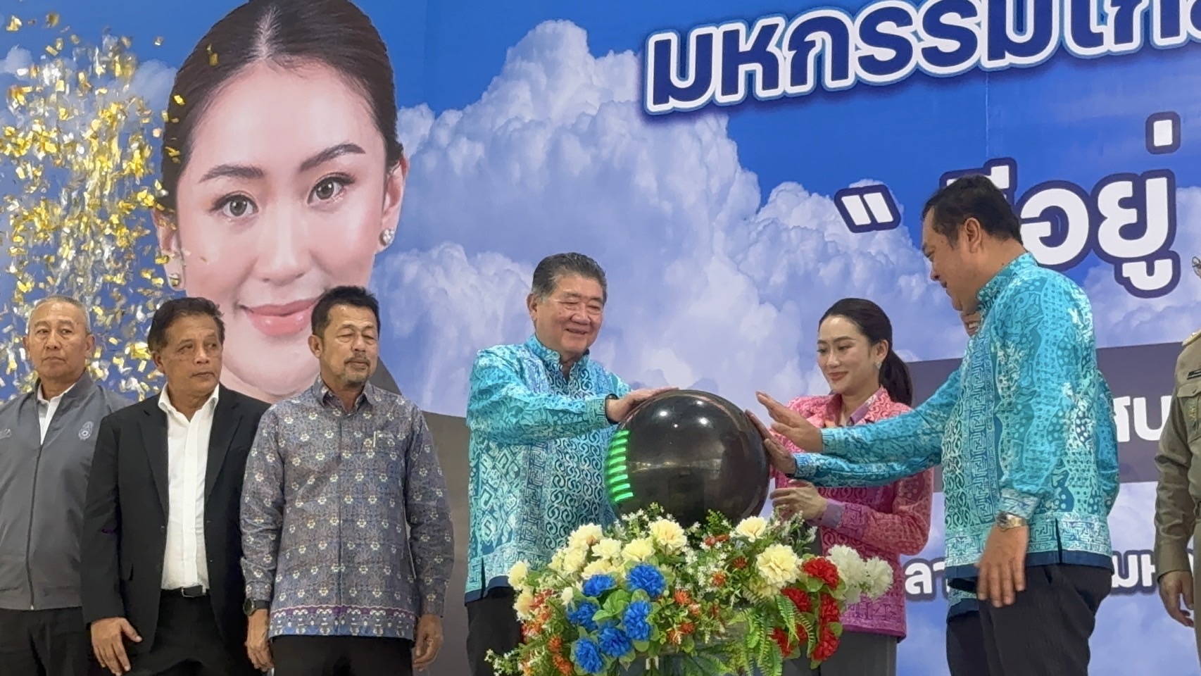 อุ๊งอิ๊งเยียนนราฯเตรียมใช้นราฯเป็นต้นแบบการปรับโครงสร้างหนี้ กยศ. พร้อมเร่งรัดสะพานคู่ขนานและทางรถไฟรางคู่ จะเกิดประโยชน์ด้วนเศรษฐกิจมหาศาล