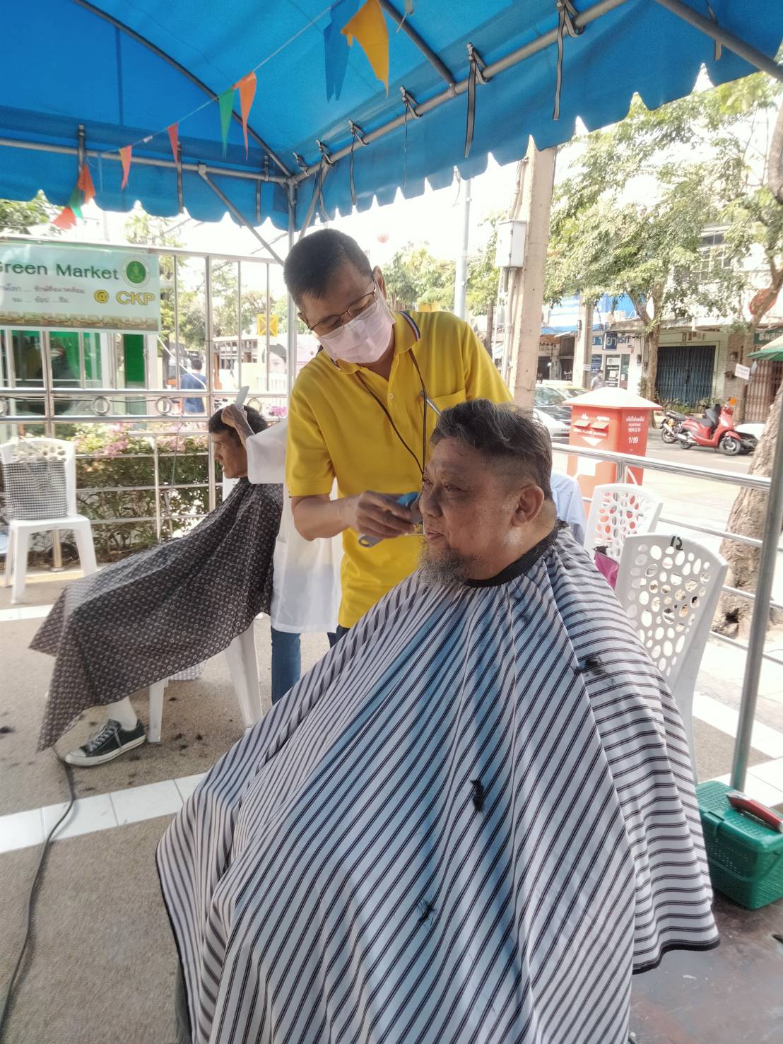 โรงพยาบาลเจริญกรุงประชารักษ์  จัดกิจกรรมจิตอาสา “ปันรัก…ปันสุข…ปันความห่วงใย เพื่อคนไข้และบุคลากร รพจ.” 