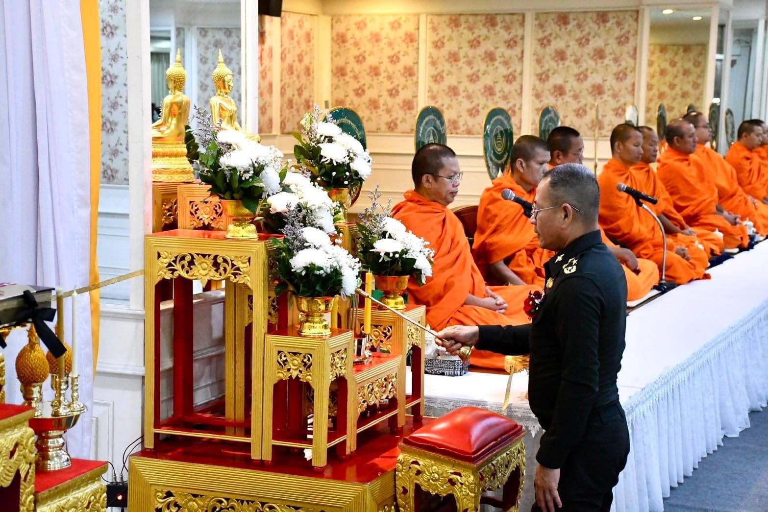 ผอ.อผศ. เป็นประธานในการประกอบพิธีทางศาสนาพุทธ