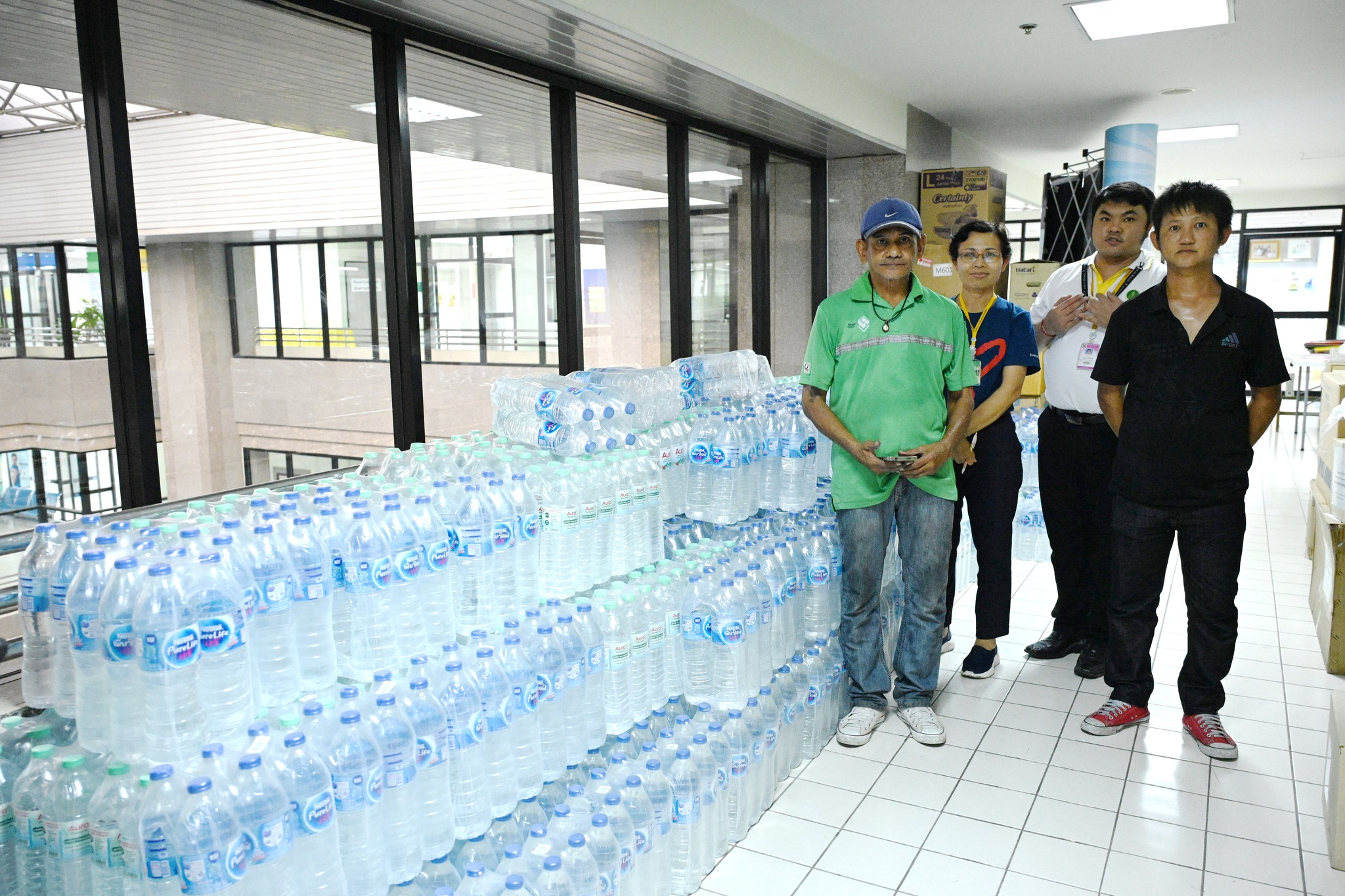 มูลนิธิวรดิถี บริจาค น้ำดื่ม ให้กับโรงพยาบาลเจริญกรุงประชารักษ์