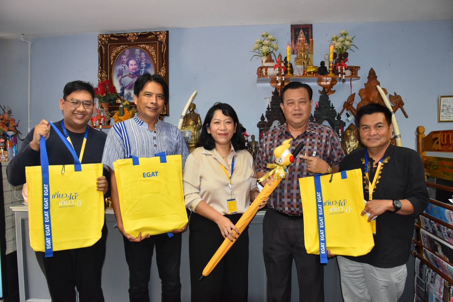 กฟผ.​ เข้าอวยพรปีใหม่ มอบกระเป๋าและปฏิทินให้แก่ นายก สภท.