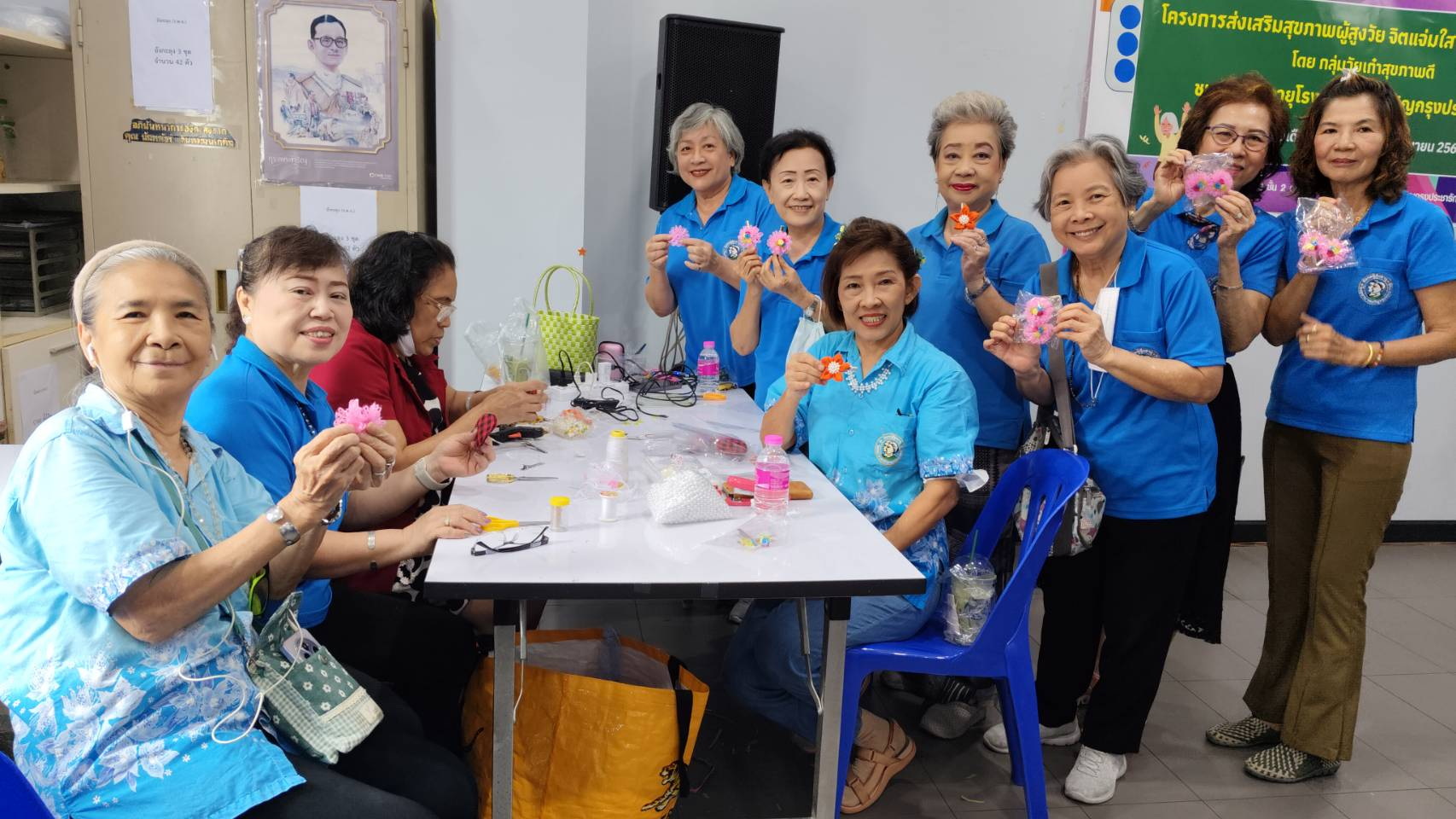 ส่งเสริมการฝึกอาชีพแก่สมาชิกชมรมผู้สูงอายุโรงพยาบาลเจริญกรุงประชารักษ์