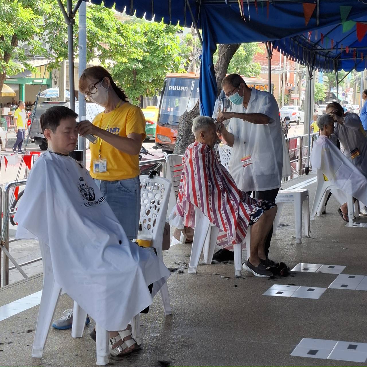 โรงพยาบาลเจริญกรุงประชารักษ์ จัดกิจกรรมจิตอาสา “ปันรัก…ปันสุข…ปันความห่วงใย เพื่อคนไข้และบุคลากร รพจ.” 