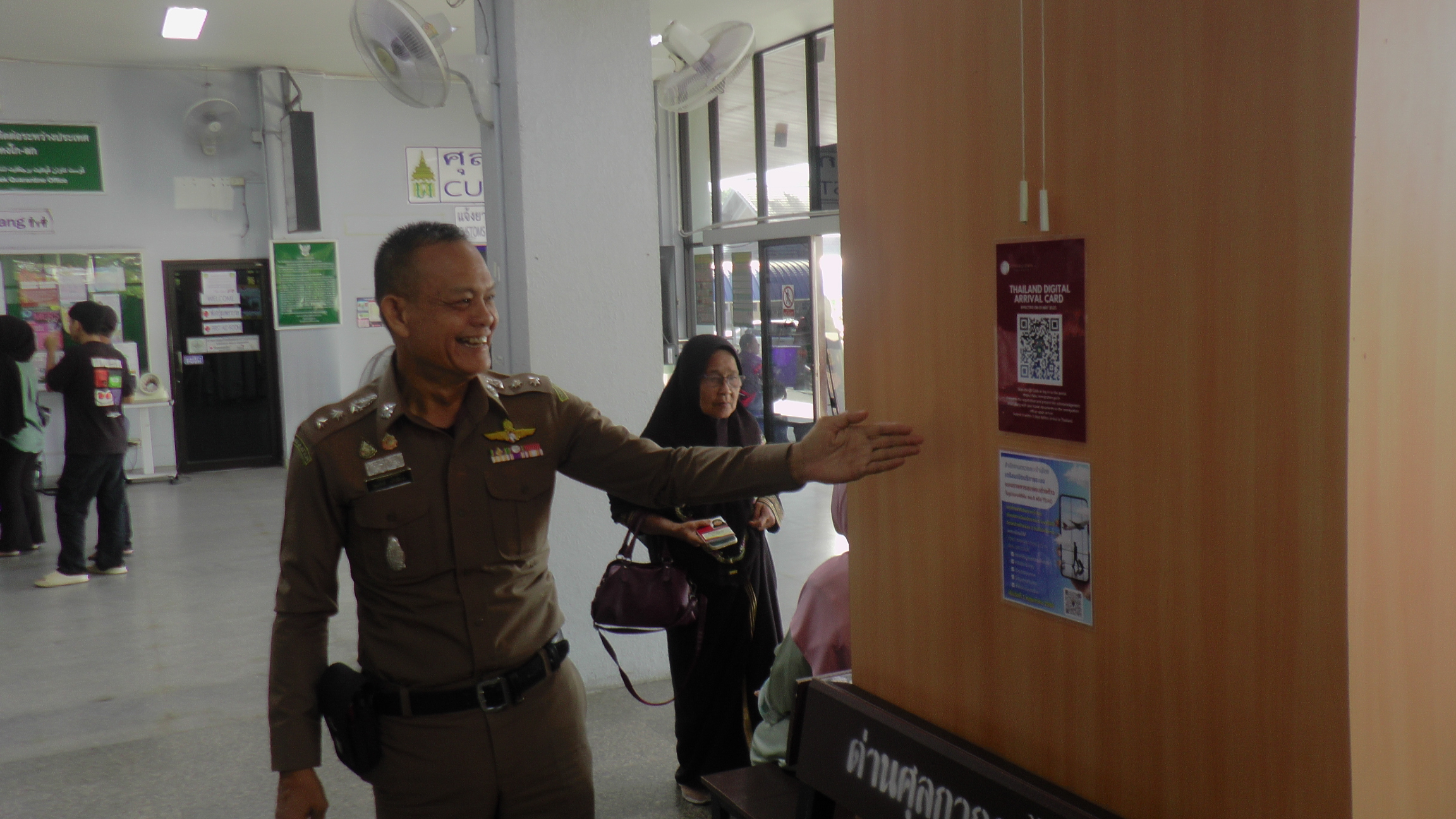 ผกก.ตม.จ.นราฯมั่นใจการใช้งานระบบ ตม.6 ออนไลน์ครั้งแรกในไทย เป็นผลดีหากเข้ามาก่ออาชญากรรมสามารถติดตามจับกุมตัวมาดำเนินคดีได้ง่ายและรวดเร็ว