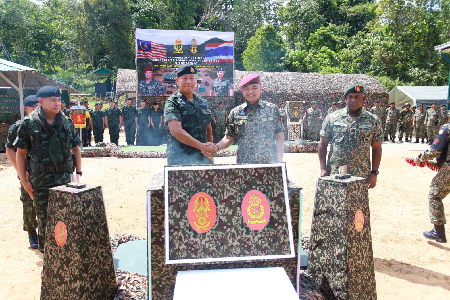 ผบ.ทบ.ตรวจเยี่ยมกำลังพลพื้นที่ชายแดนไทยมาเลเซีย