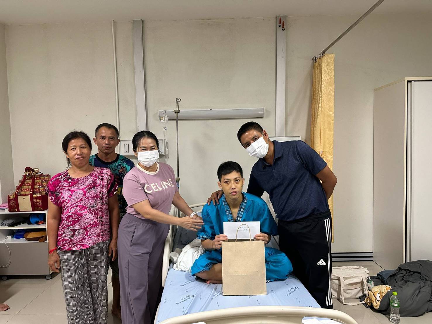 เยี่ยมให้กำลังใจสายตรวจที่ได้รับบาดเจ็บ ครอบครัวตำรวจเราไม่ทิ้งกัน