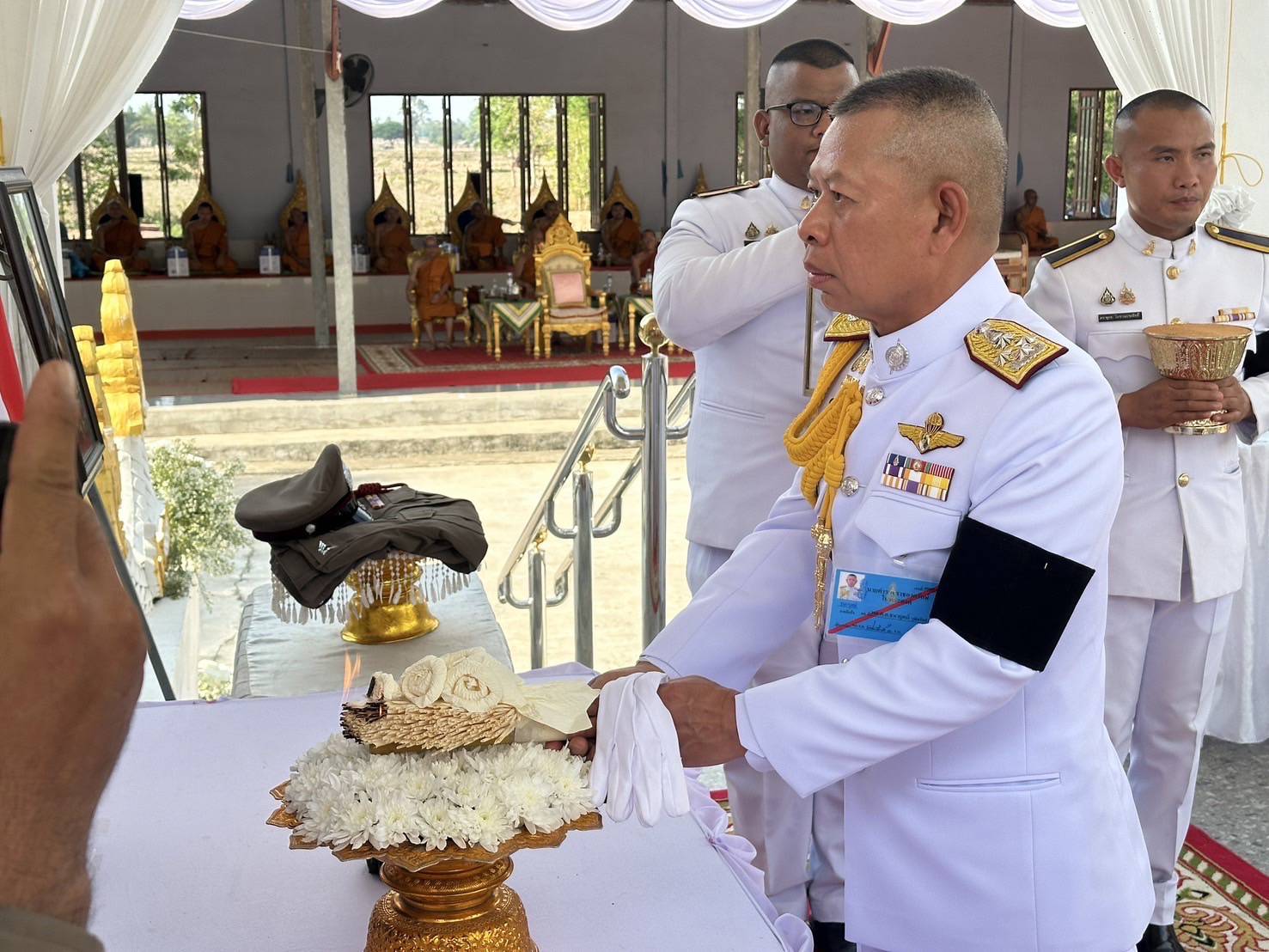 พล.ต.อ.ธนายุตม์ วุฒิจรัสธำรงค์ ที่ปรึกษาพิเศษ ตร. เป็นประธานในพิธีพระราชทานเพลิงศพ จ.ส.ต.ประวัติ พลหงสา ผบ.หมู่ กลุ่มงานช่างอากาศยาน บ.ตร. ณ เมรุวัดราชวารี ต.โคกล่าม อ.จตุรพักตรพิมาน จ.ร้อยเอ็ด