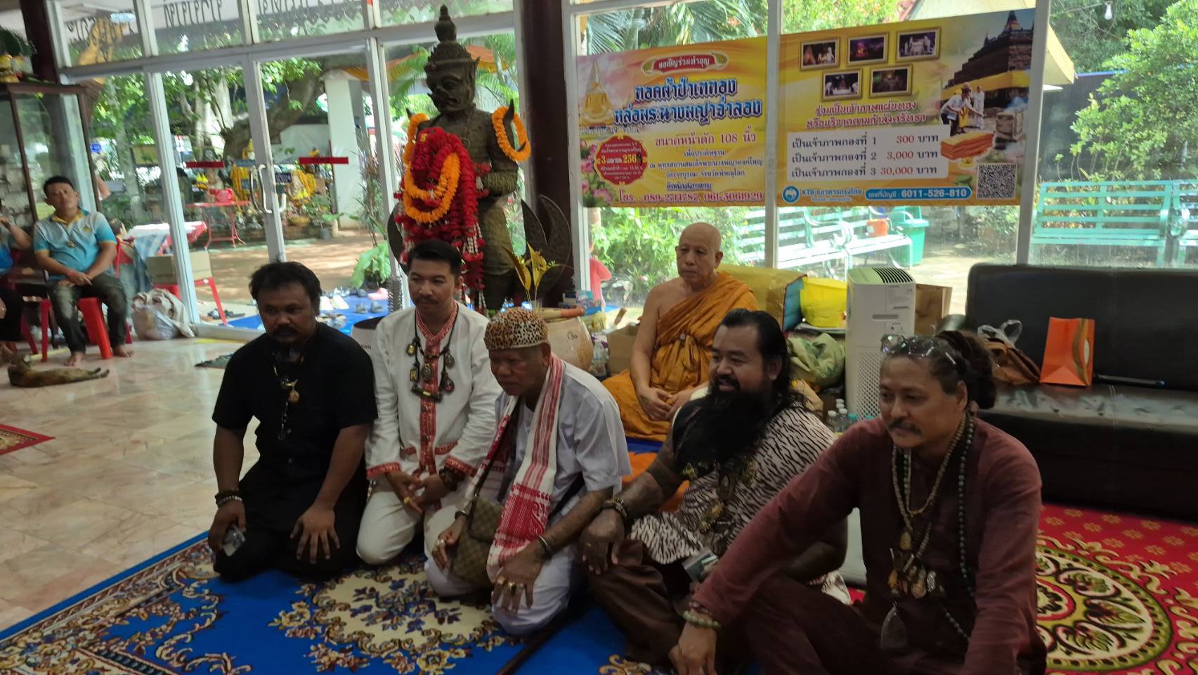 5 จอมขมังเวทย์เลื่อมใสศรัทธาหลวงพ่อสำลีเข้ากราบขอพร