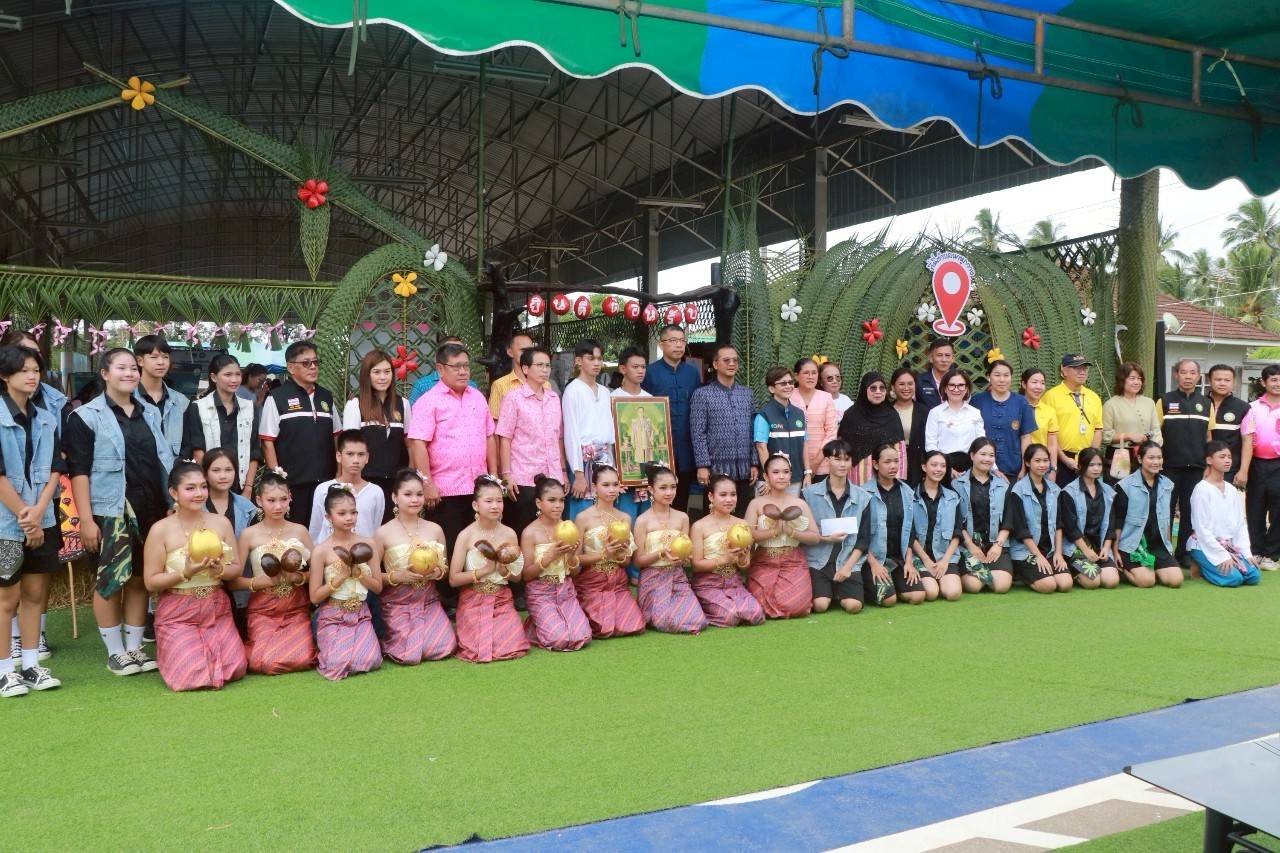 รองผู้ว่าประจวบฯ ร่วมคัดเลือก ตำบลเข้มแข็งตามหลักปรัชญาของเศรษฐกิจพอเพียง ตำบลนาหูกวาง