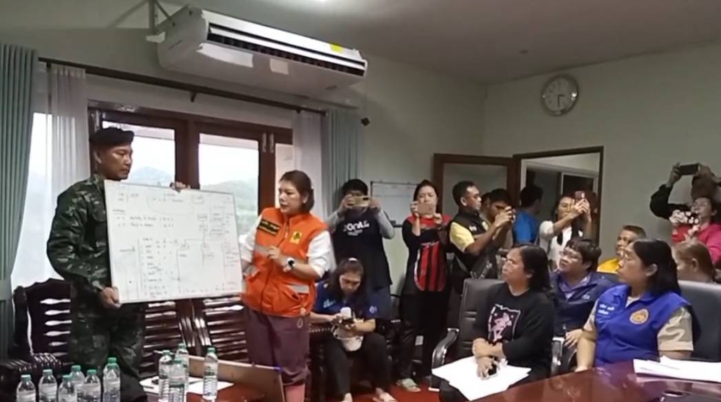 พ่อเมืองอุตรดิตถ์ ลงพื้นที่พร้อม ปภ.อุตรดิตถ์ สำรวจความเสียหาย ภายหลังฝนตกหนักในพื้นที่ 2 อำเภอ