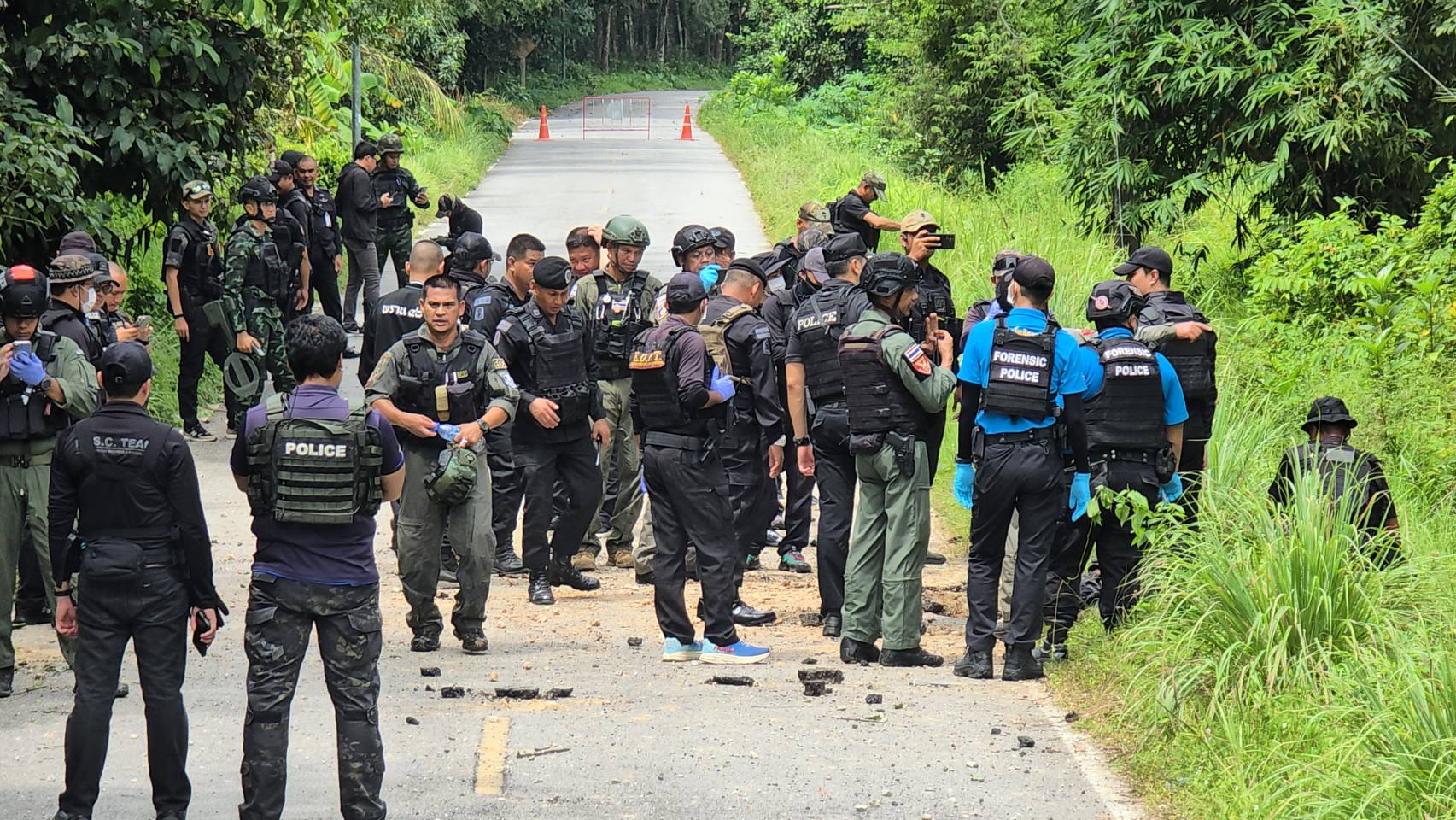 โจรใต้วางระเบิดรถยนต์ทหาร ขณะร่วมตรวจสอบกล้องวงจรปิดถูกเผา